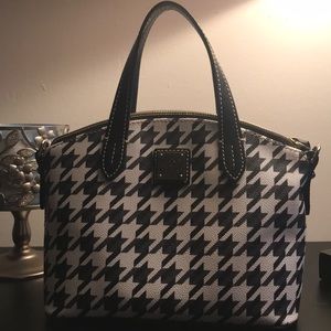 Dooney & Bourke houndstooth pattern handbag